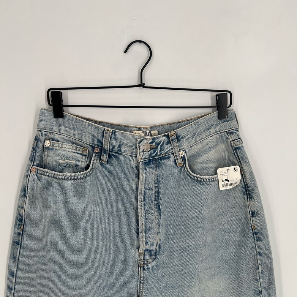 We The Free Lasso Straight Leg Knee Rip Jeans In True Blue